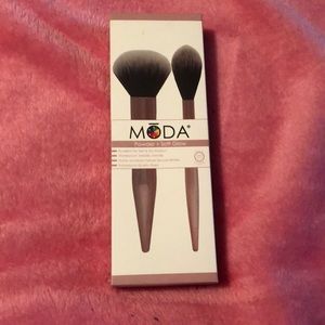 Moda Powder and Soft Glow wet/dry brushes